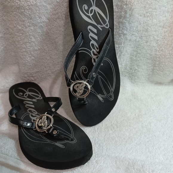 GUESS HANDBAGS - Picture 10 of 16